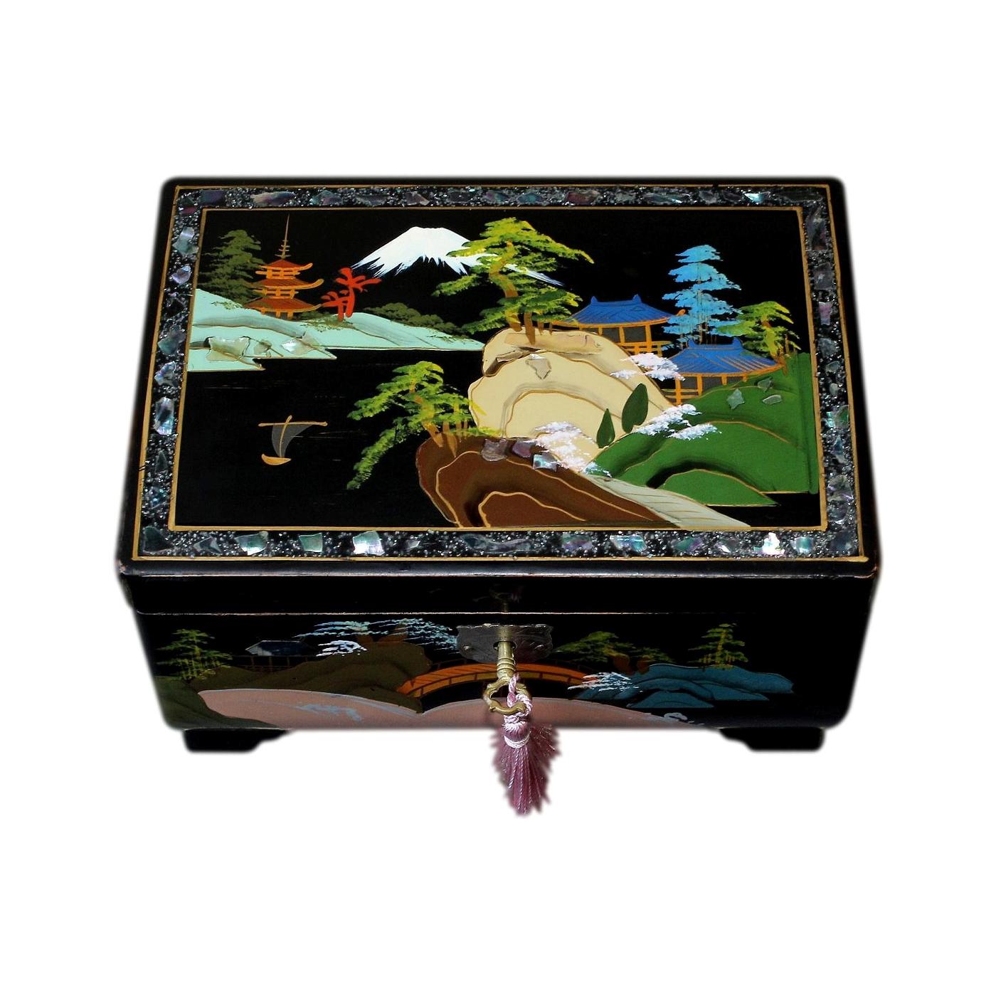 Beautiful Vintage Japanese Lacquered Musical Jewellery Box